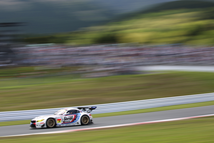 決勝レース: ヨルグ・ミューラー／荒聖治組（GT300クラス・Studie BMW Z4）