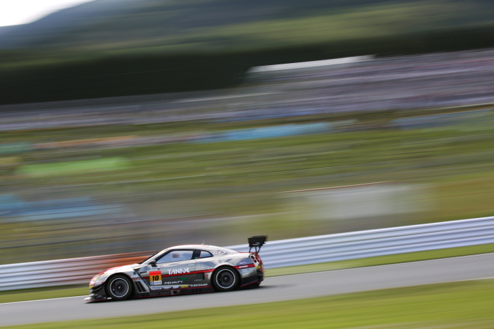 決勝レース: アンドレ・クート／千代勝正／富田竜一郎組（GT300クラス・GAINER TANAX GT-R）