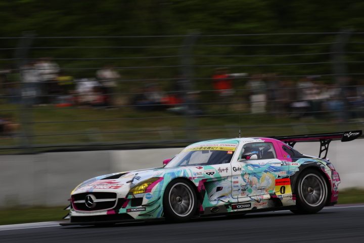 決勝レース: 谷口信輝／片岡龍也組（GT300クラス・グッドスマイル初音ミクSLS）