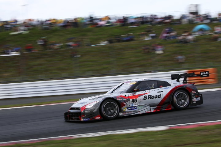 決勝レース: 本山哲／柳田真孝組（GT500クラス・S Road MOLA GT-R）