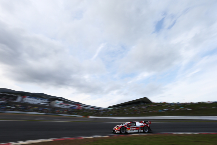 決勝レース: 佐々木孝太／中山雄一／嵯峨宏紀組（GT300クラス・TOYOTA PRIUS apr GT）