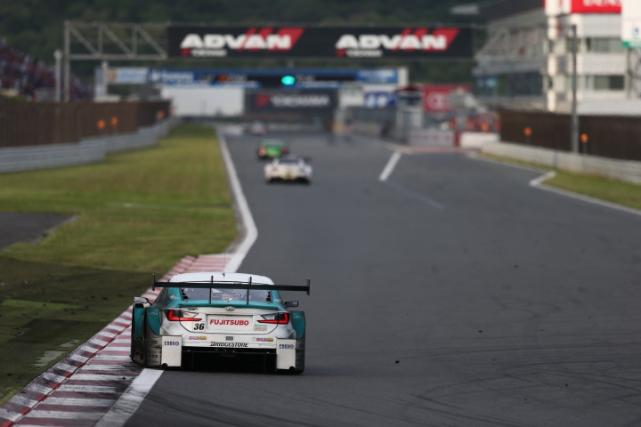 決勝レース: 伊藤大輔／ジェームス・ロシター組（GT500クラス・PETRONAS TOM'S RC F）