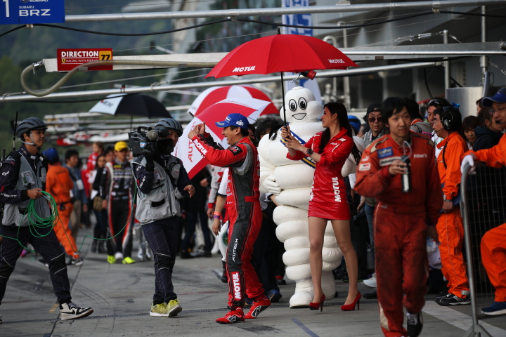 決勝レース: GT500クラスで優勝した松田次生／ロニー・クインタレッリ組