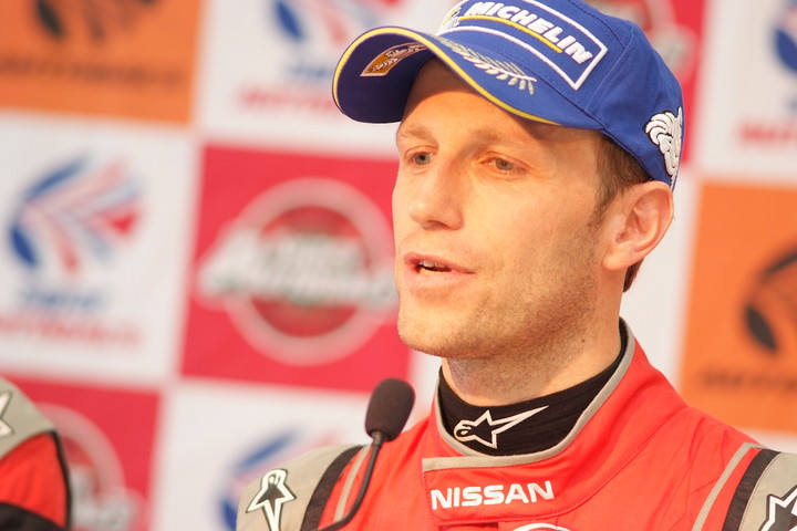 GT500クラスポールポジションのロニー・クインタレッリ（MOTUL AUTECH GT-R）