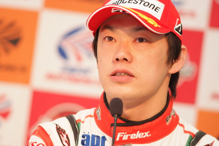 GT300クラスポールポジションの嵯峨宏紀（TOYOTA PRIUS apr GT）