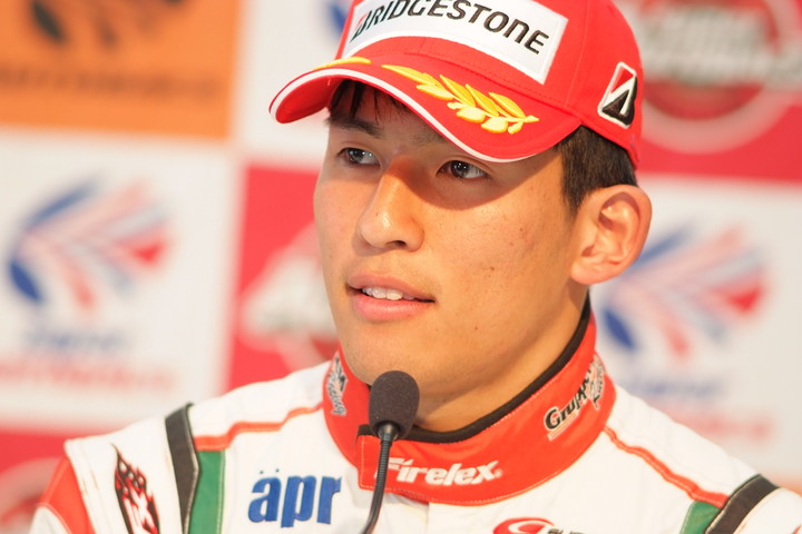 GT300クラスポールポジションの中山雄一（TOYOTA PRIUS apr GT）