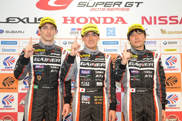 決勝フォトセッション: GT300クラスのウィナー