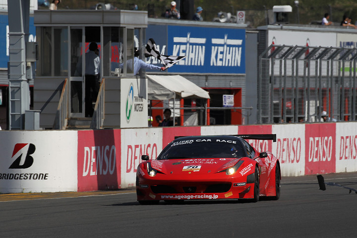 カテゴリーⅠで優勝した NAORYU/佐々木孝太組フェラーリ
