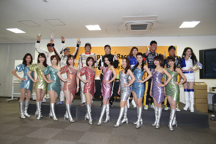 レース終了後SCRラウンジで表彰式が行われた（カテゴリーⅡ）