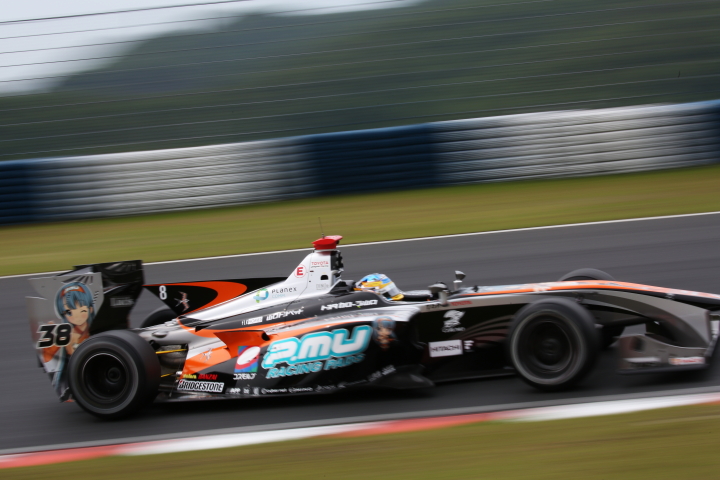 ノックアウト予選: 石浦宏明（P.MU/CERUMO・INGING SF14）