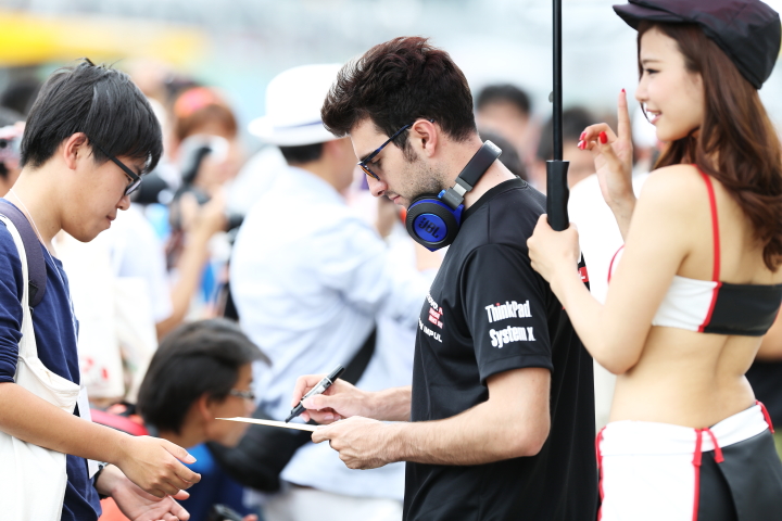 ピットウォーク: アンドレア・カルダレッリ（LENOVO TEAM IMPUL SF14）