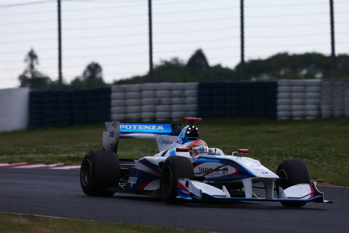 決勝レース: 小暮卓史（DRAGO CORSE SF14）