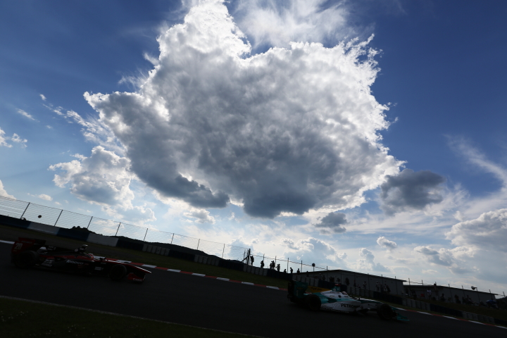 決勝レース: 大嶋和也vsアンドレア・カルダレッリ