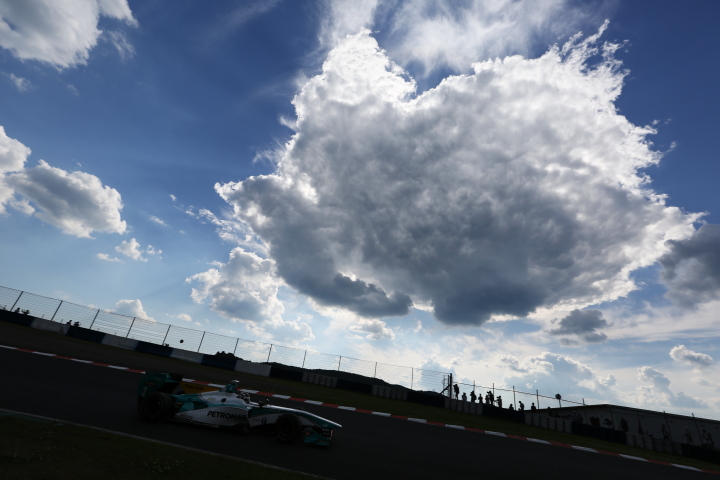 決勝レース: アンドレ・ロッテラー（PETRONAS TOM’S SF14）