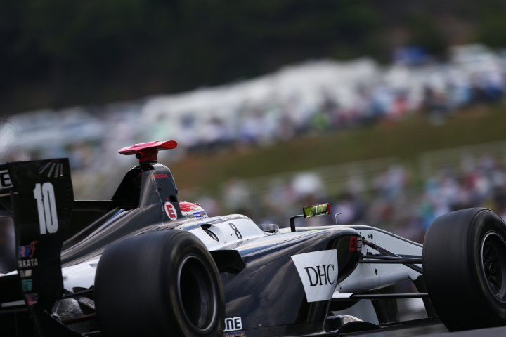 決勝レース: 塚越広大（REAL SF14）