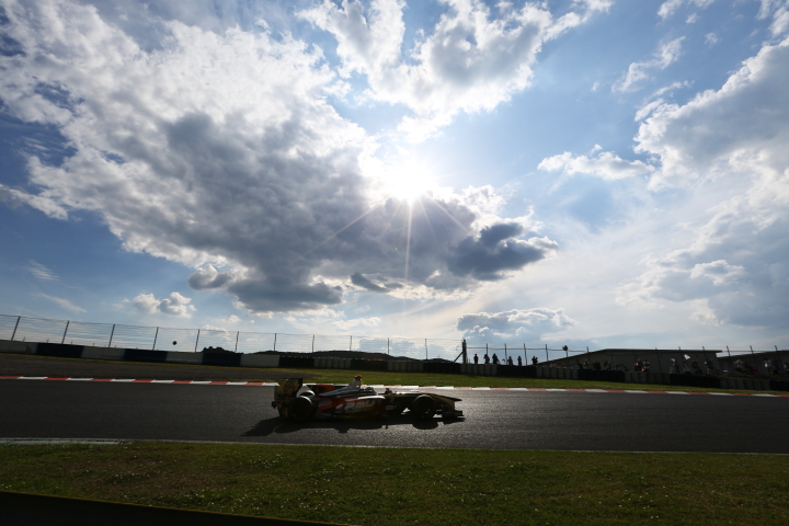 決勝レース: 石浦宏明（P.MU/CERUMO・INGING SF14）