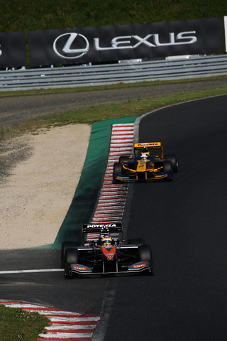 決勝レース: 石浦宏明vs小林可夢偉