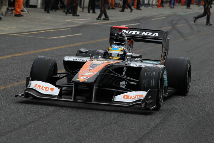 ノックアウト予選: ポールポジションは石浦宏明（P.MU/CERUMO・INGING SF14）