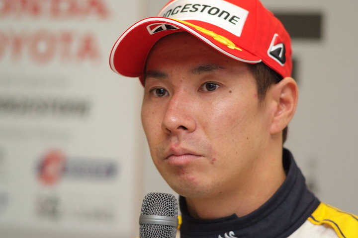 決勝記者会見: 2位の小林可夢偉（Team KYGNUS SUNOCO SF14）