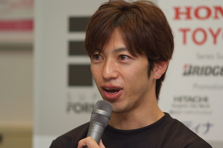 決勝記者会見: 優勝チーム監督の立川祐路（P.MU/CERUMO・INGING）