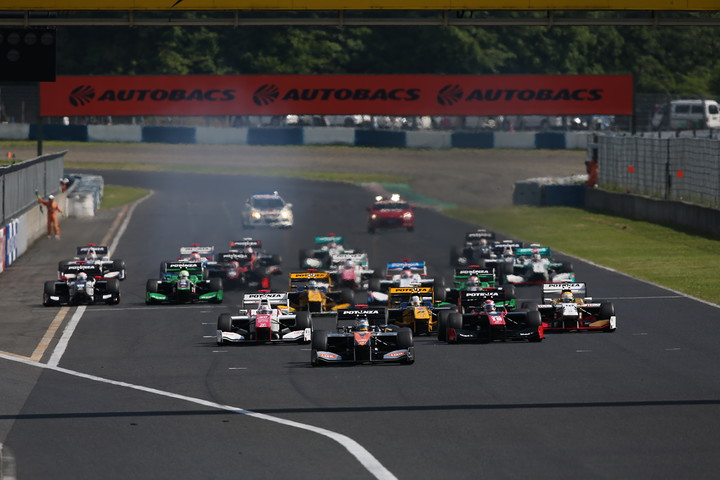 68周の決勝レースがスタートした