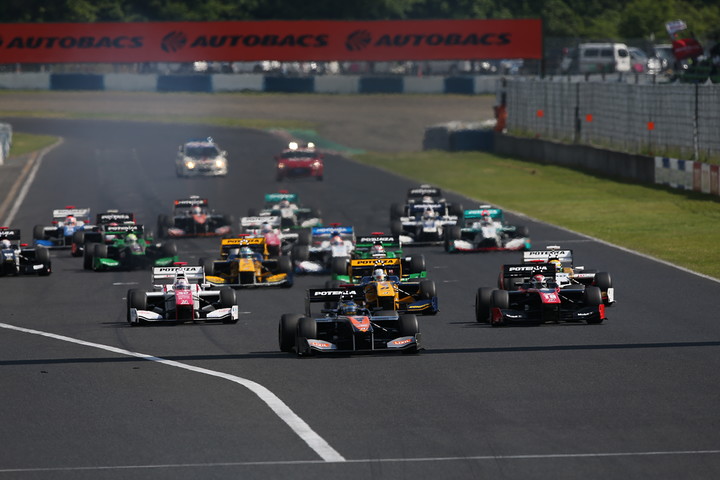 68周の決勝レースがスタートした