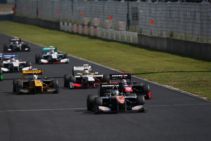 68周の決勝レースがスタートした