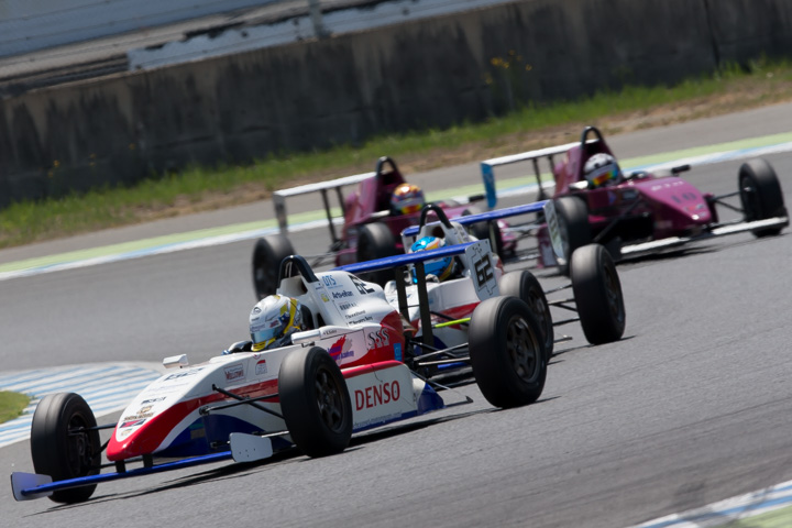 2周目には全車をパスしてトップに立った川合孝汰（ル・ボーセフォーミュラアカデミーPFC）