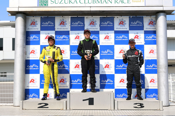 表彰式: 優勝・平木玲次（中央）、2位・平優弥（左）、3位八巻渉（右）