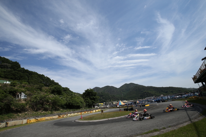 2コーナーの宮下選手のパスシーン