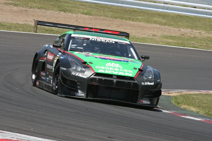 Aドライバー予選で星野敏がクラッシュしたST-Xクラスのスリーボンド日産自動車大学校GT-RはBドライバー予選に出走できず
