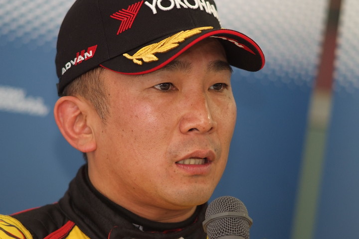 決勝記者会見: Nクラス3位のドラゴン（B-MAX RACING F308）