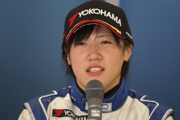 決勝記者会見: Nクラス優勝の三浦愛（EXEDY RACING F307）