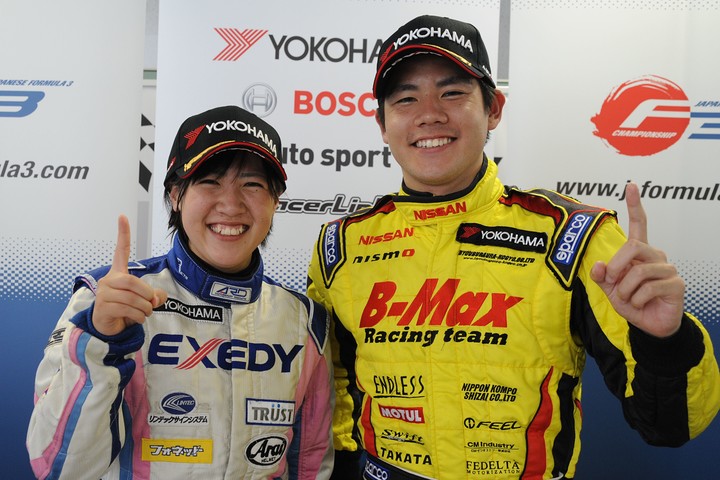 Nクラス優勝の三浦愛（左）と総合優勝の高星明誠（右）