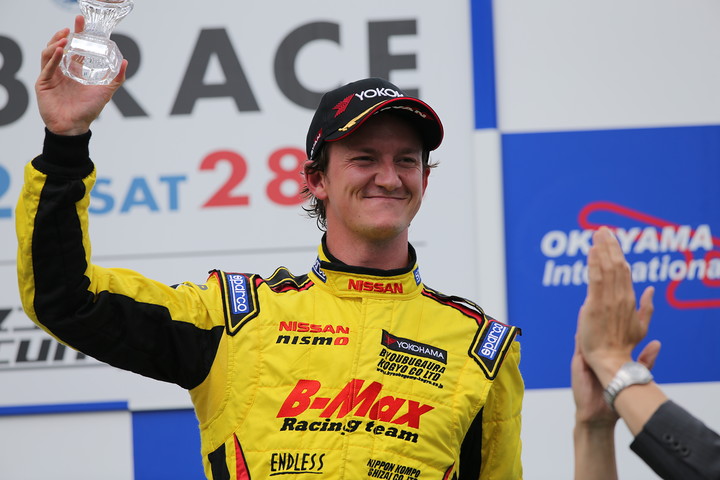 表彰式: 3位のルーカス・オルドネス（B-MAX NDDP F3）