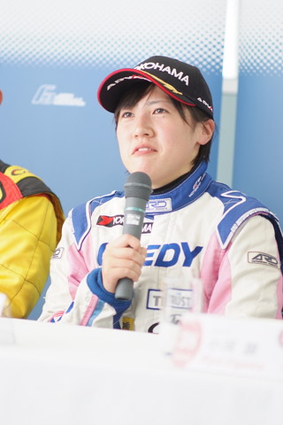 決勝記者会見: Nクラス2位の三浦愛（EXEDY RACING F307）