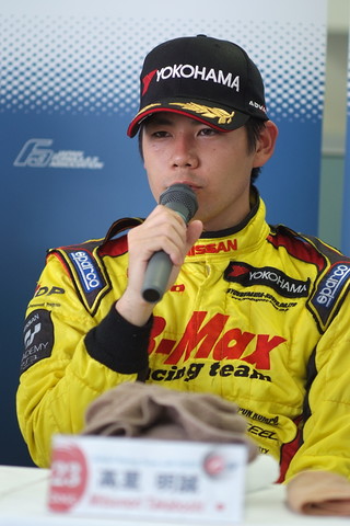決勝記者会見: 優勝した高星明誠（B-MAX NDDP F3）