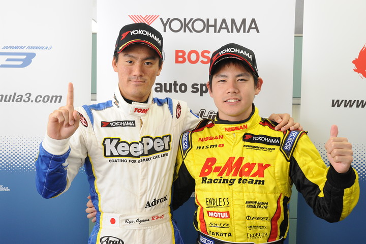 Nクラス優勝の小河諒（左）と総合優勝の高星明誠（右）