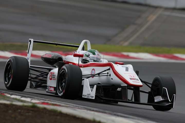 ポールポジションは福住仁嶺（HFDP RACING F312）