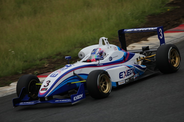 Nクラス決勝2位は三浦愛（EXEDY RACING F307）