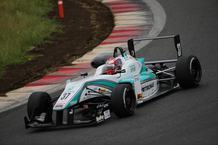 決勝2位はニック・キャシディ（PETRONAS TOM'S F314）