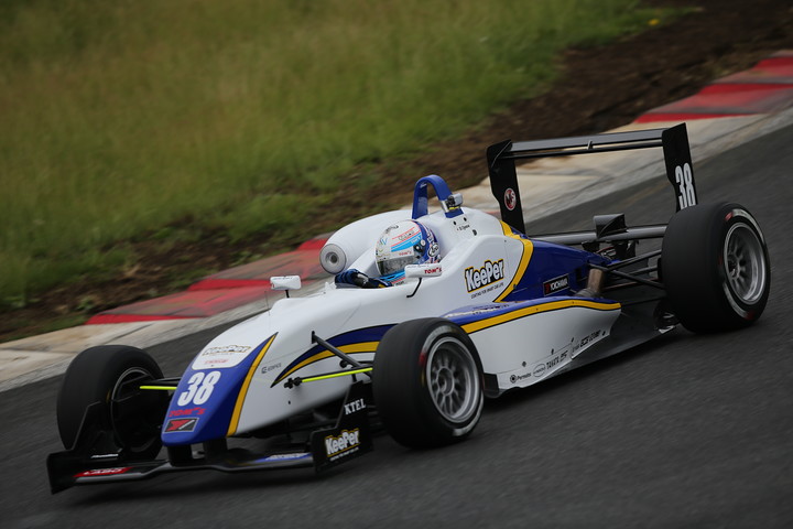 Nクラス優勝は小河諒（KeePer TOM'S F306）