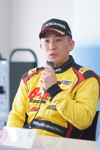決勝記者会見: Nクラス3位のドラゴン（B-MAX RACING F308）