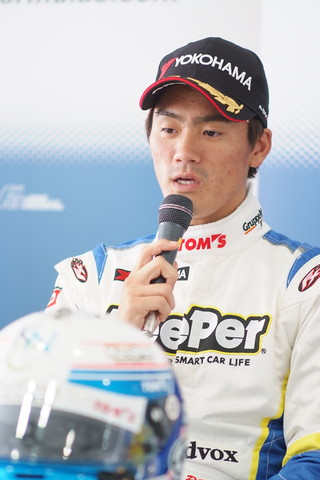 決勝記者会見: Nクラス優勝の小河諒（KeePer TOM'S F306）