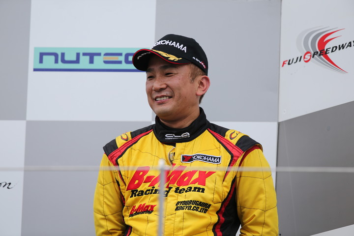 表彰式: Nクラス3位のドラゴン（B-MAX RACING F308）