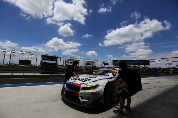 搬入日: Studie BMW Z4も準備中