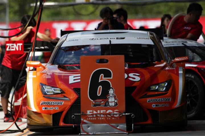 搬入日: LEXUS TEAM LeMans ENEOSが作業中