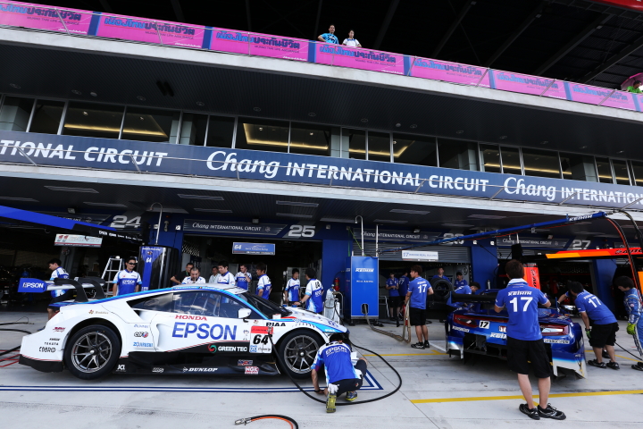 搬入日: Epson NAKAJIMAチームも準備中