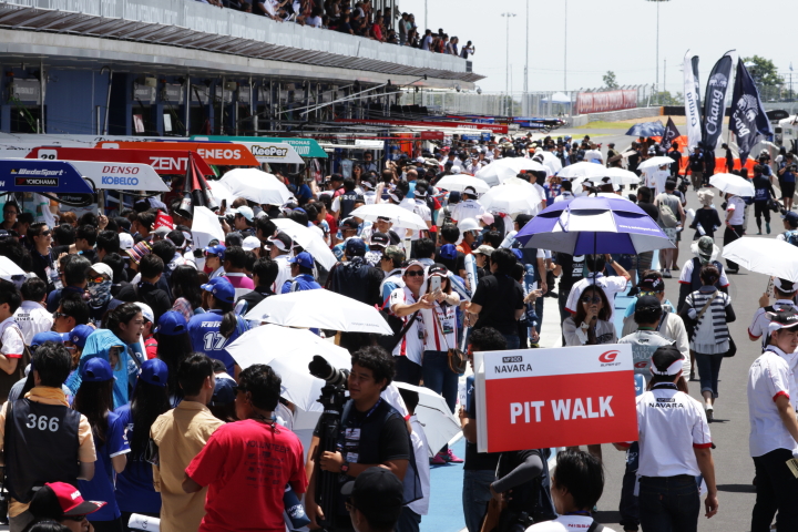 ピットウォーク: タイでも多くのファンが訪れた