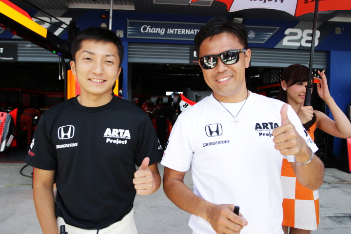 ピットウォーク: 野尻智紀と松浦孝亮（ARTA NSX CONCEPT-GT）